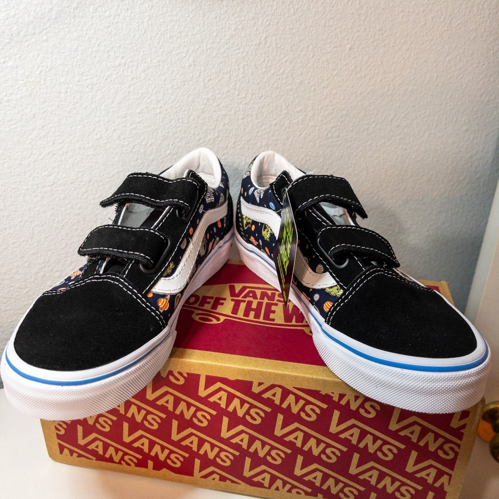 🔥BNWB GLOW IN THE DARK VANS🔥